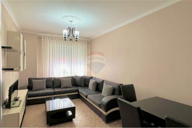 Tirane, jepet me qera apartament 2+1 Kati 2, 85 m² 430 Euro (Rruga Muhamet Deliu)