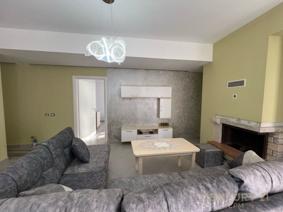 Tirane, jepet me qera apartament 2+1 Kati 3, 140 m² 500 € (vilat gjermane)