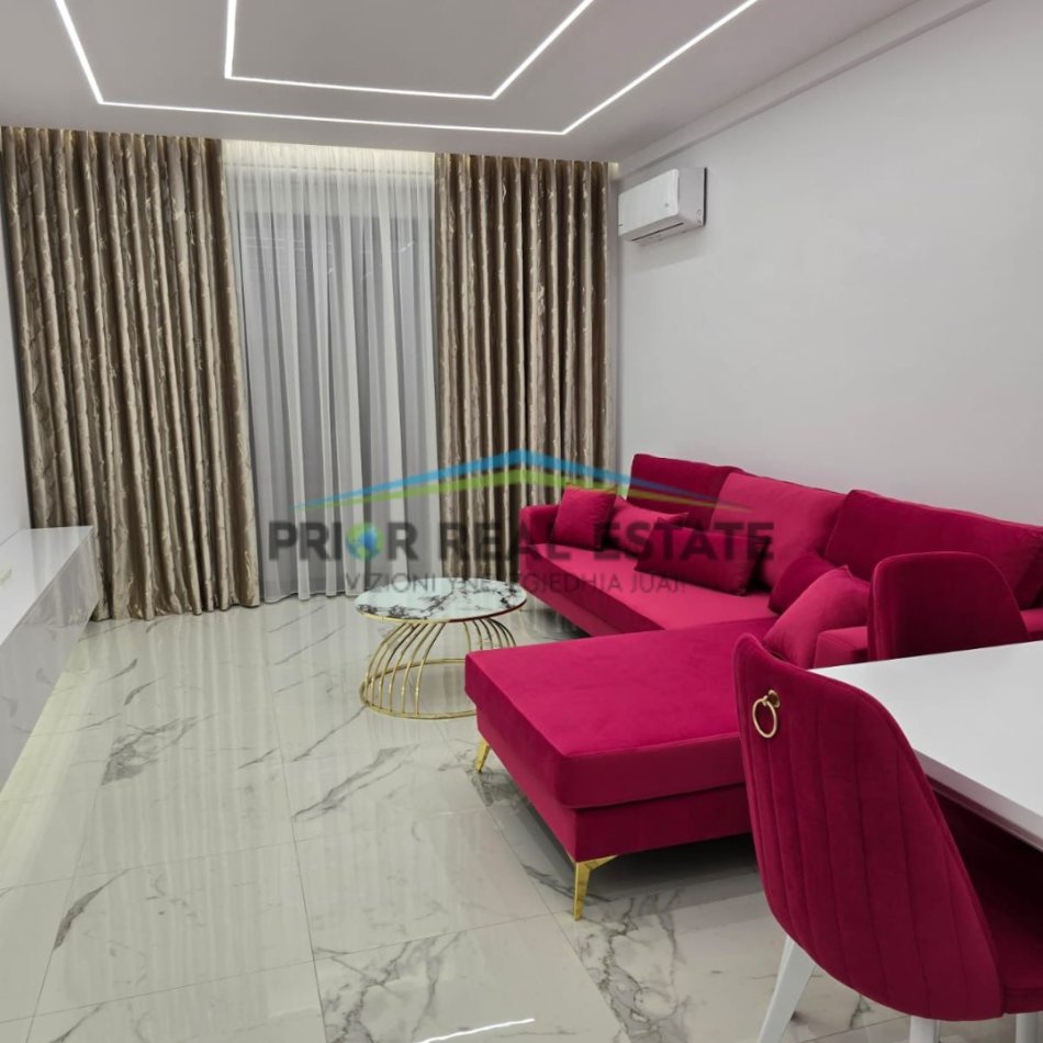 Tirane, jepet me qera apartament 1+1+Ballkon Kati 5, 75 m² 600 € (Kopshti Botanik)