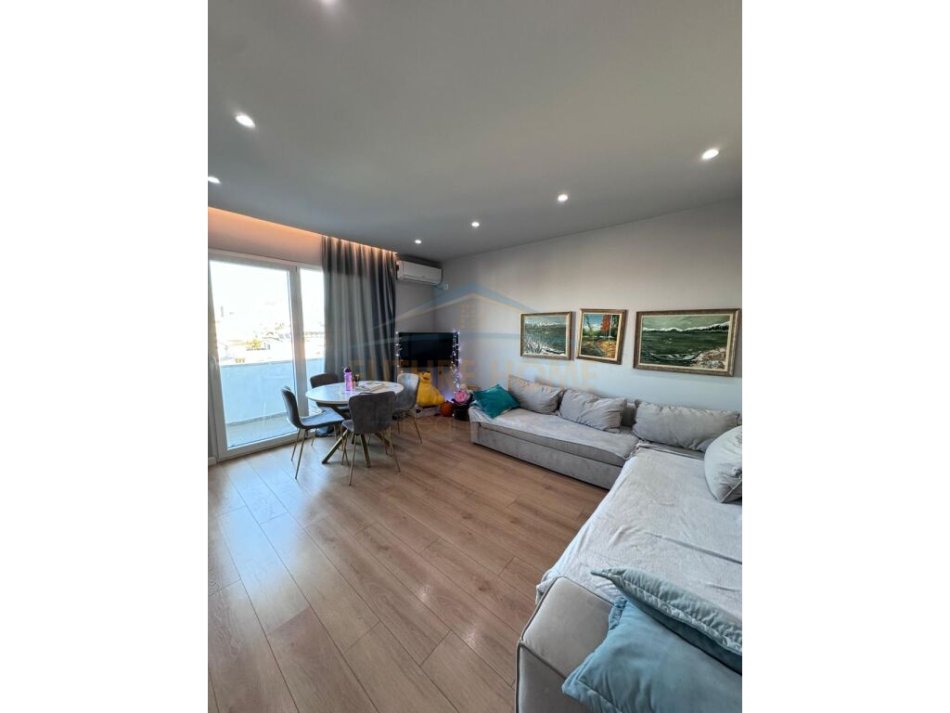 Tirane, shitet apartament 1+1+Ballkon Kati 4, 74 m² 135.000 € (Rruga Osman Jonuzi)