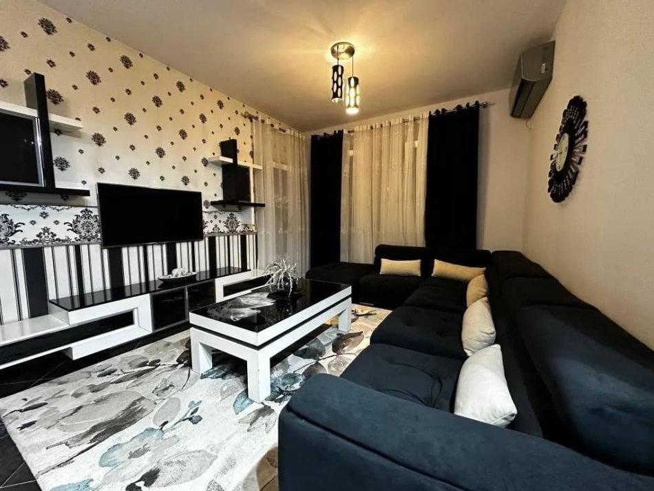 Tirane, jepet me qera apartament 3+1 , 115 m² 680 € 