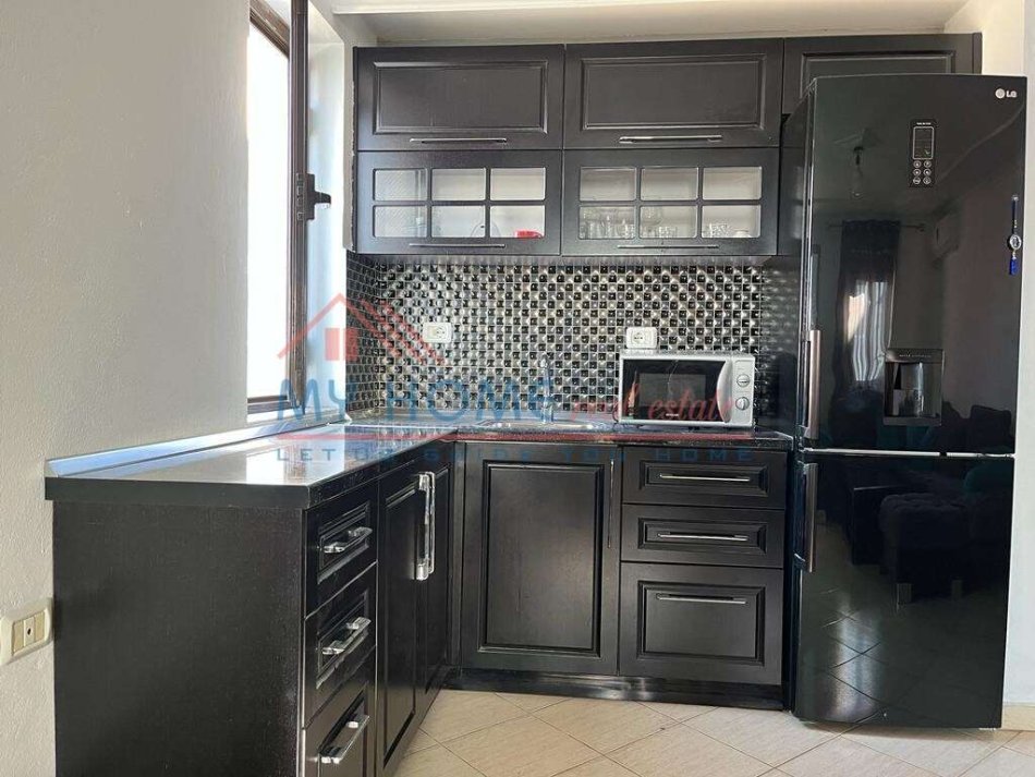 Tirane, shitet apartament 1+1 Kati 5, 82.000 € 