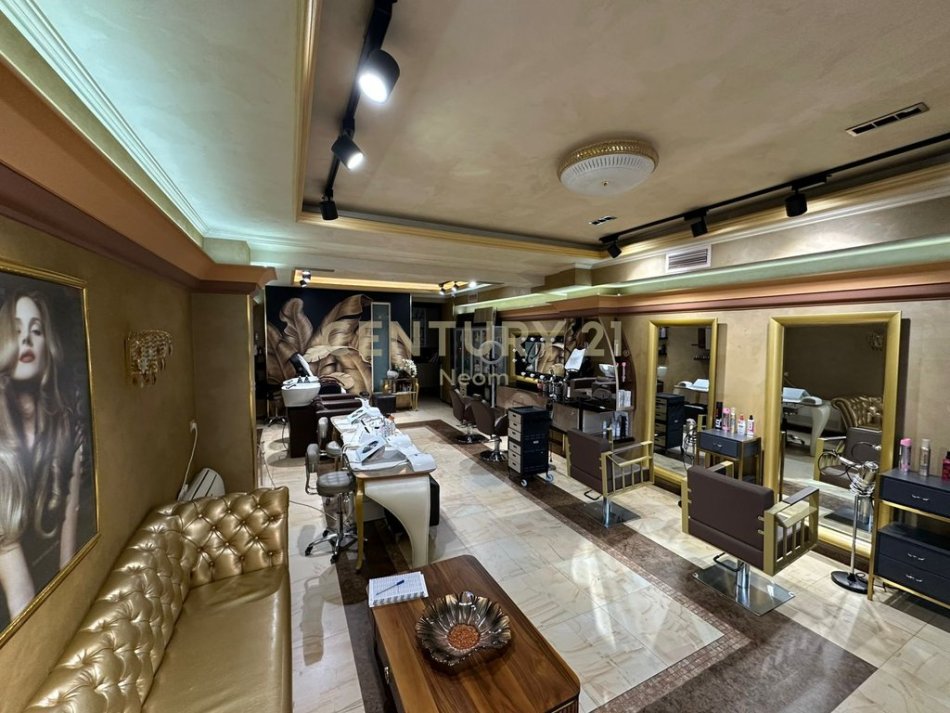 Tirane, shitet ambjent biznesi Kati 0, 57 m² 180.000 € (porcelan)