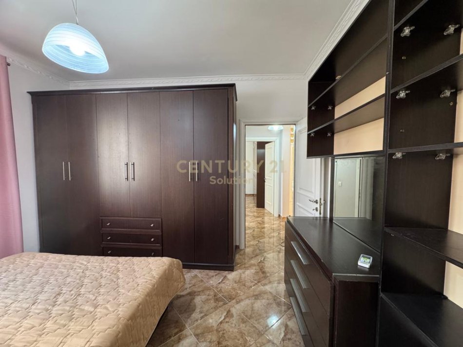 Tirane, jap me qera 2+1 Kati 4, 100 m² 500 € (Astir)