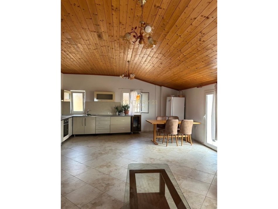 Tirane, jepet me qera apartament 1+1 Kati 3, 80 m² 300 € (Rr. Marie Kraja)