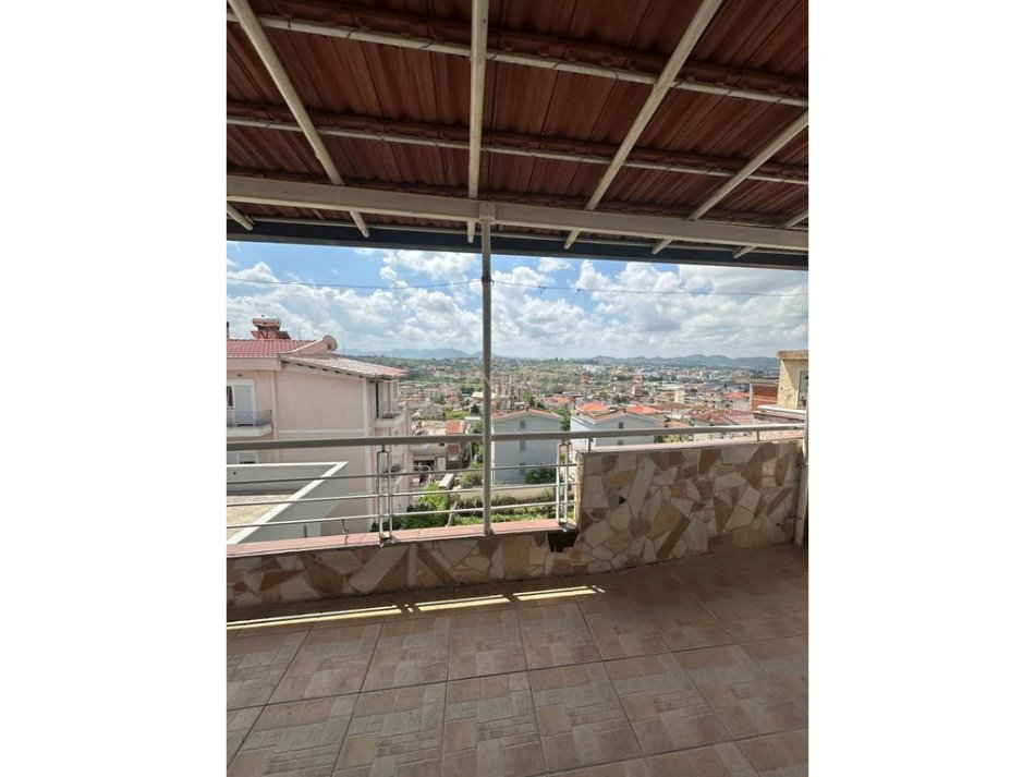 Tirane, jepet me qera apartament 1+1 Kati 3, 80 m² 300 € (Rr. Marie Kraja)