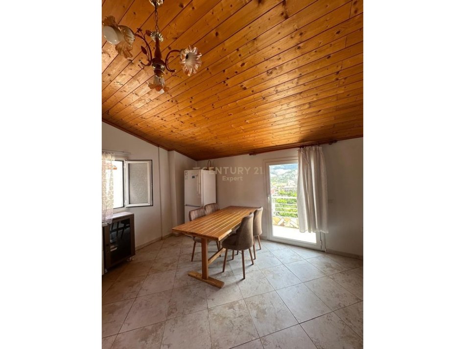 Tirane, jepet me qera apartament 1+1 Kati 3, 80 m² 300 € (Rr. Marie Kraja)