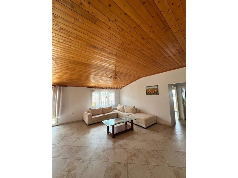 Tirane, jepet me qera apartament 1+1 Kati 3, 80 m² 300 € (Rr. Marie Kraja)