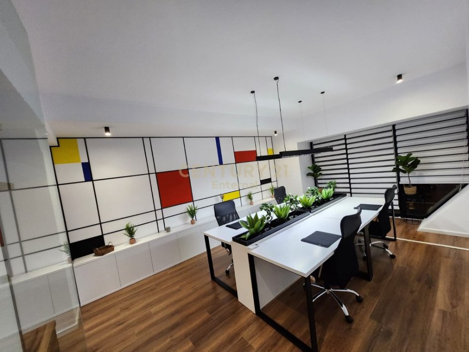 Tirane, jepet me qera zyre Kati 11, 65 m² 1.000 € (Rruga e Kavajes)