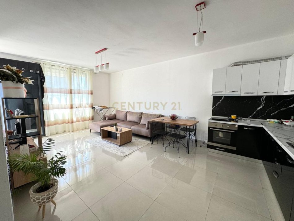 Tirane, jepet me qera apartament 1+1 Kati 2, 78 m² 600 € (Liqeni i thate)