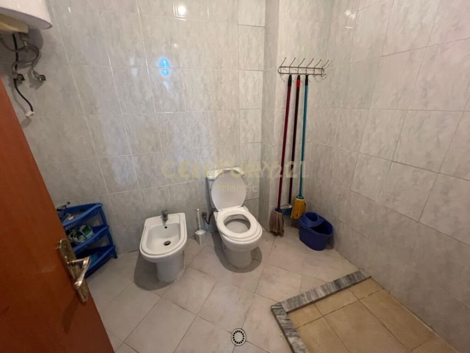 Durres Plazh, jepet me qera apartament 1+1 Kati 3, 62 m² 400 € (Plazh Rrota Kuqe)