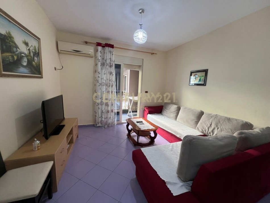 Durres Plazh, jepet me qera apartament 1+1 Kati 3, 62 m² 400 € (Plazh Rrota Kuqe)