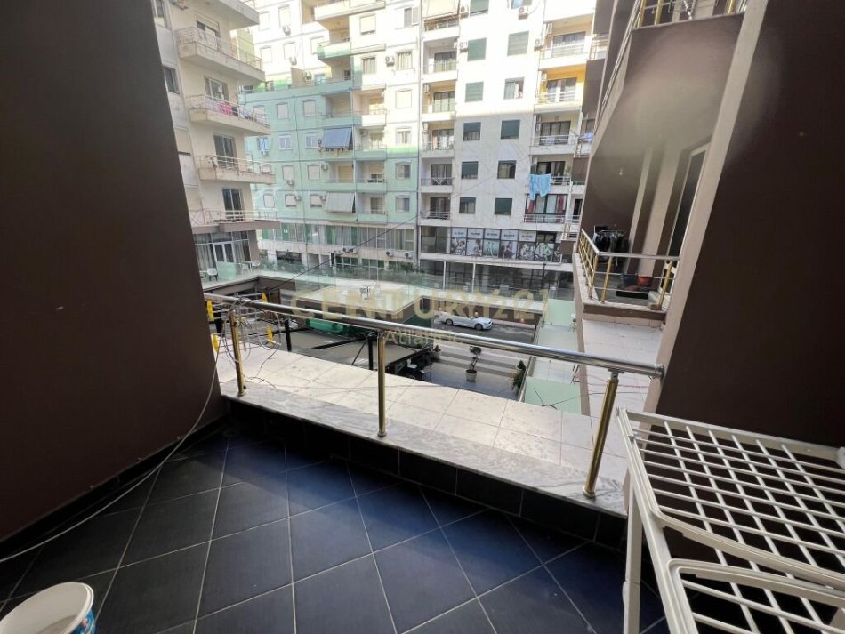 Durres Plazh, jepet me qera apartament 1+1 Kati 3, 62 m² 400 € (Plazh Rrota Kuqe)