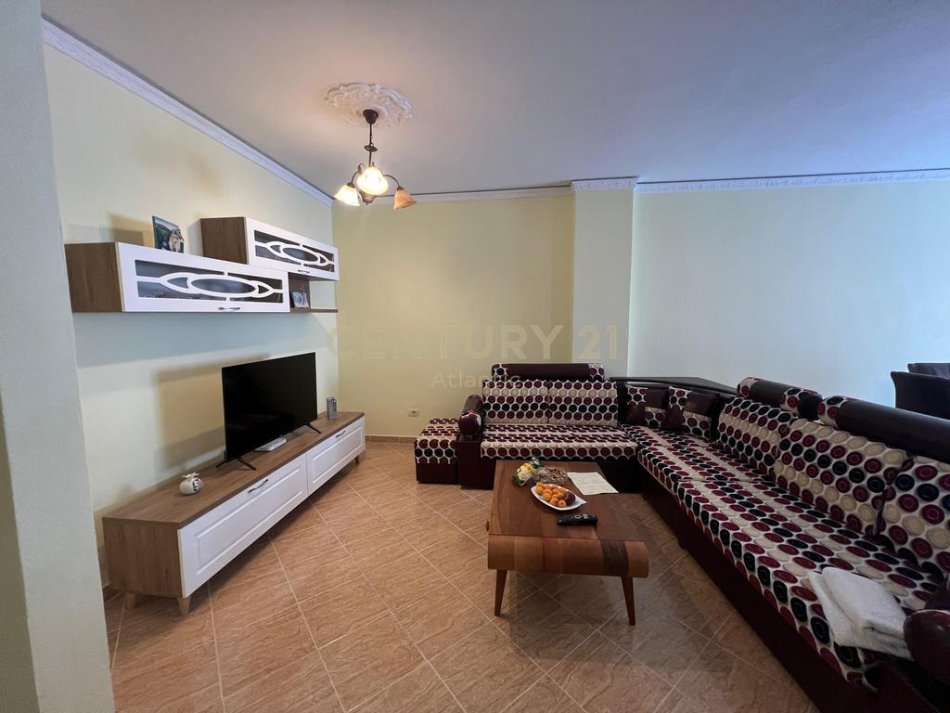 Durres Plazh, jepet me qera apartament 2+1 Kati 2, 122 m² 600 € (Plazh Rrota kuqe)
