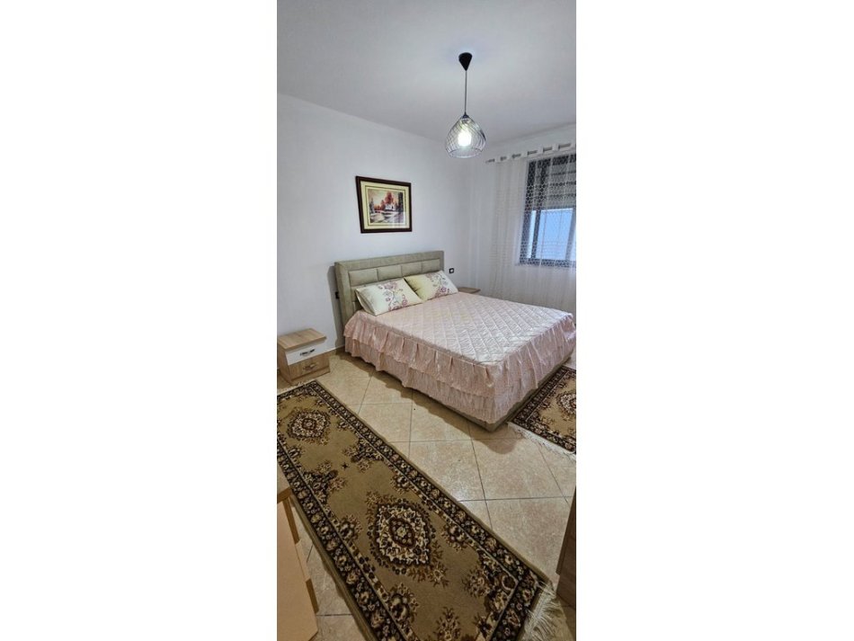 Durres Plazh, jepet me qera apartament 1+1+Ballkon Kati 2, 105 m² 600 € (Stacioni I Pare Plazh)