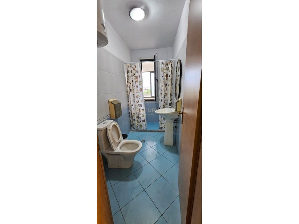 Durres Plazh, jepet me qera apartament 1+1+Ballkon Kati 2, 105 m² 600 € (Stacioni I Pare Plazh)