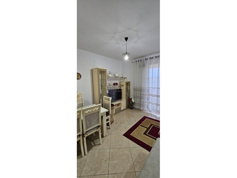 Durres Plazh, jepet me qera apartament 1+1+Ballkon Kati 2, 105 m² 600 € (Stacioni I Pare Plazh)