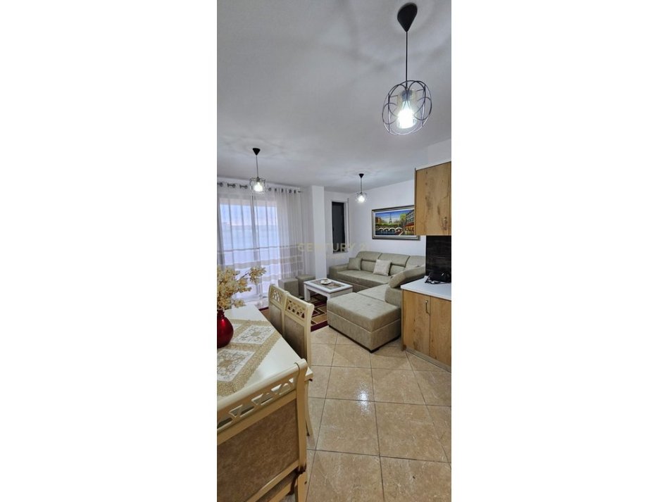 Durres Plazh, jepet me qera apartament 1+1+Ballkon Kati 2, 105 m² 600 € (Stacioni I Pare Plazh)