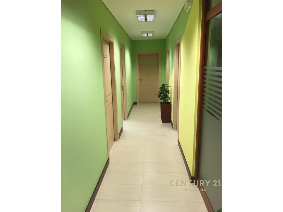 Tirane, shitet ambjent biznesi Kati 3, 165 m² 550.000 € (Rr.Nikolla Tube)