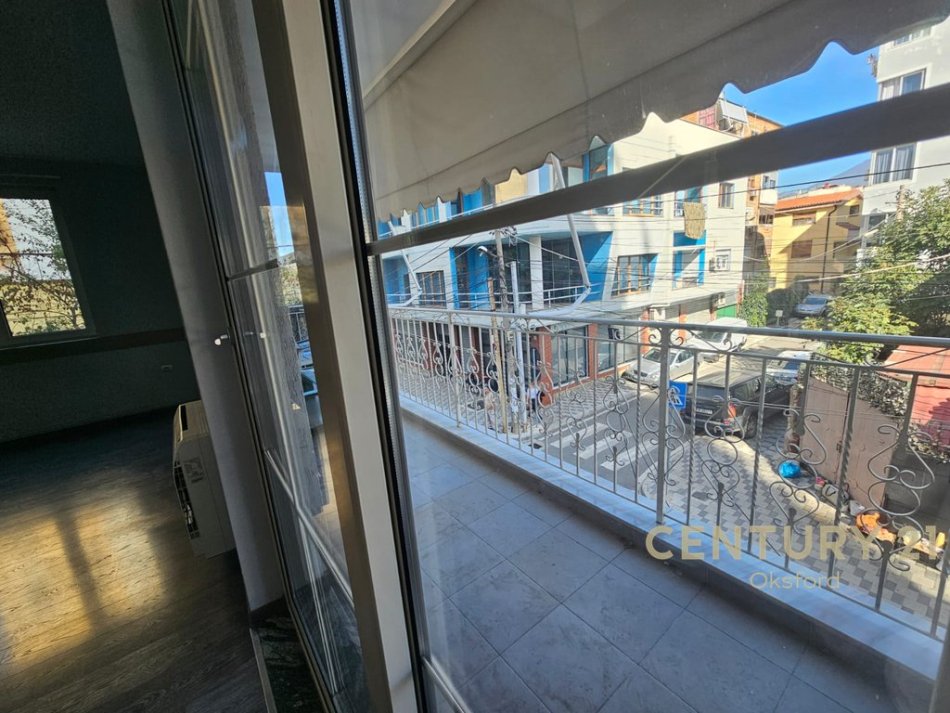 Tirane, jepet me qera zyre Kati 2, 144 m² 1.400 € (21 Dhjetori)