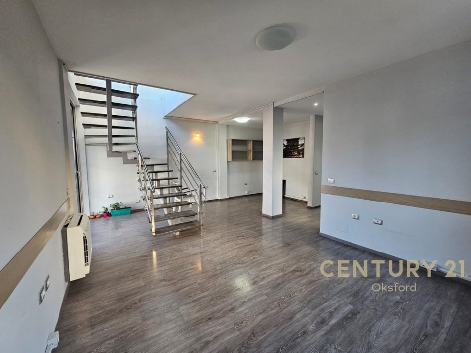 Tirane, jepet me qera zyre Kati 2, 144 m² 1.400 € (21 Dhjetori)