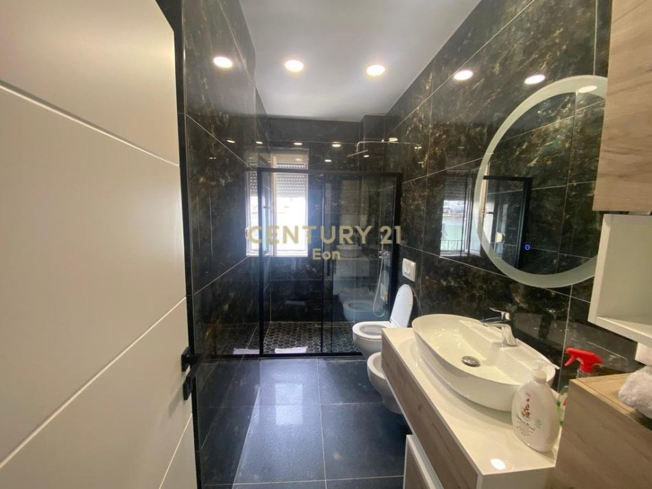 Durres, jepet me qera apartament 2+1 Kati 4, 62 m² 400 € (Aleksander Goga Durres)