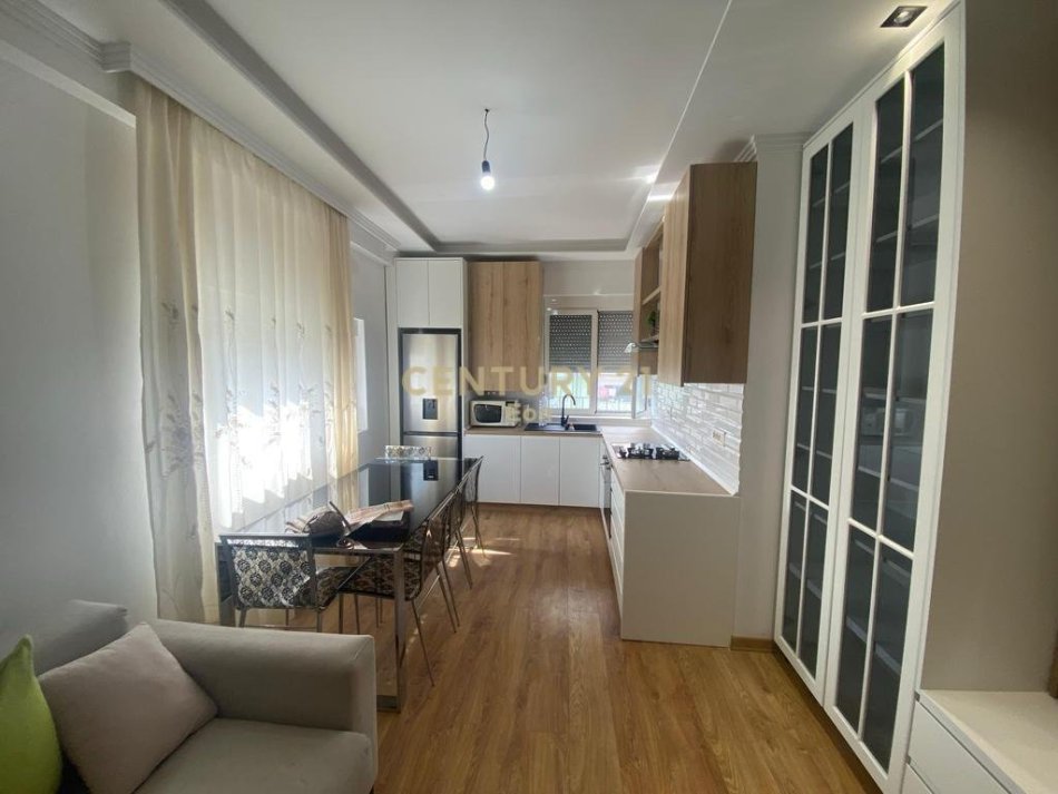 Durres, jepet me qera apartament 2+1 Kati 4, 62 m² 400 € (Aleksander Goga Durres)