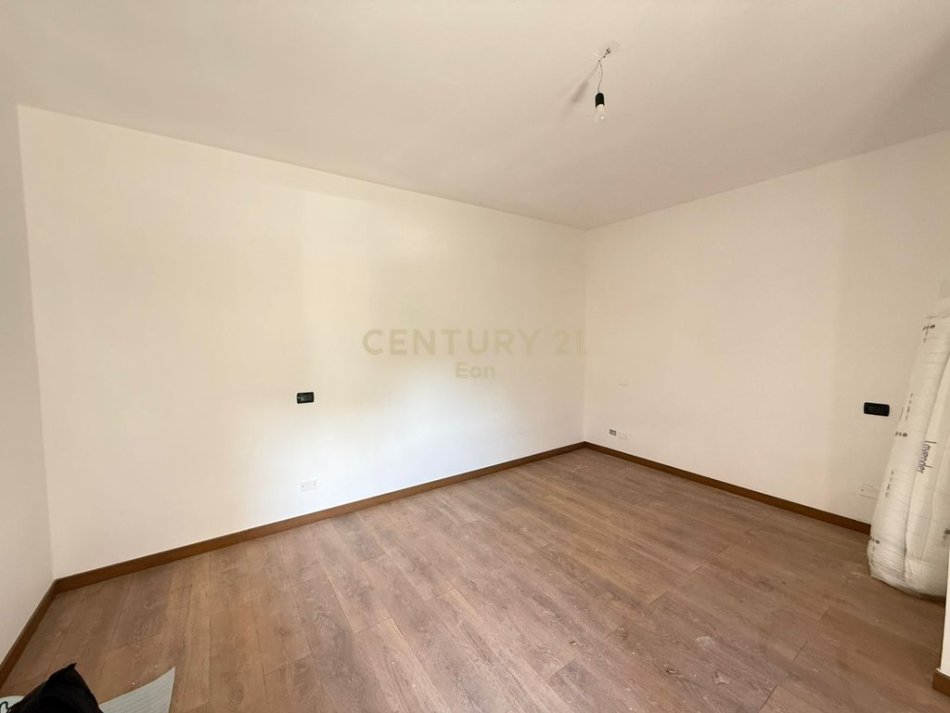 Durres, shitet apartament 1+1 Kati 4, 63 m² 88.000 € (Pallati Sportit Durres)