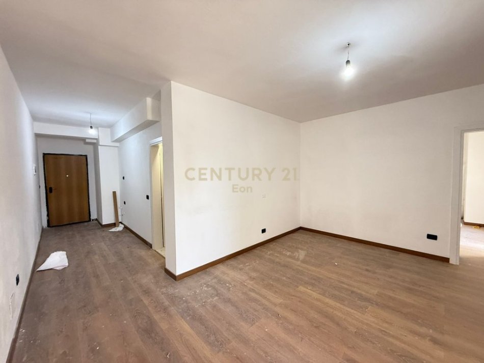 Durres, shitet apartament 1+1 Kati 4, 63 m² 88.000 € (Pallati Sportit Durres)