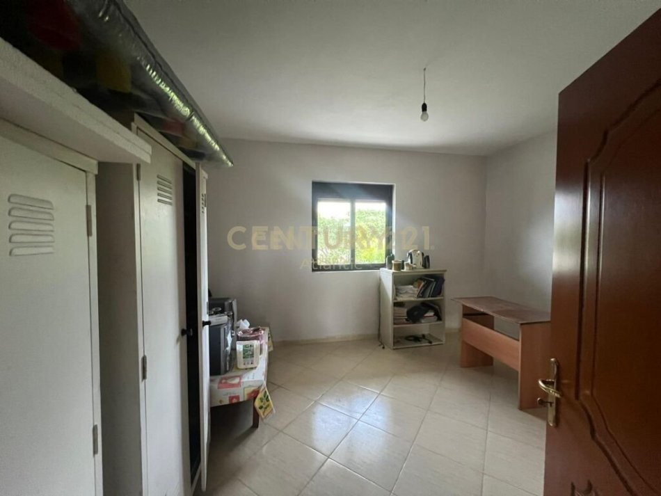 Durres, shitet shtepi 2+1 Kati 1, 345 m² 125.000 € (Ish Kenet Durres)