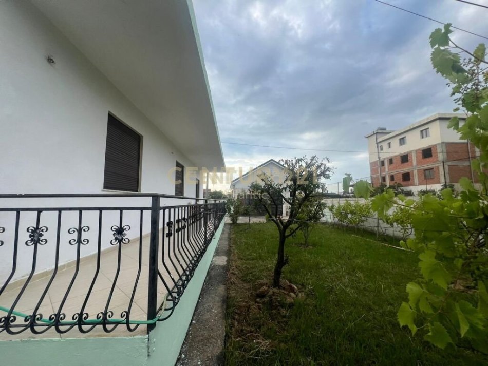 Durres, shitet shtepi 2+1 Kati 1, 345 m² 125.000 € (Ish Kenet Durres)