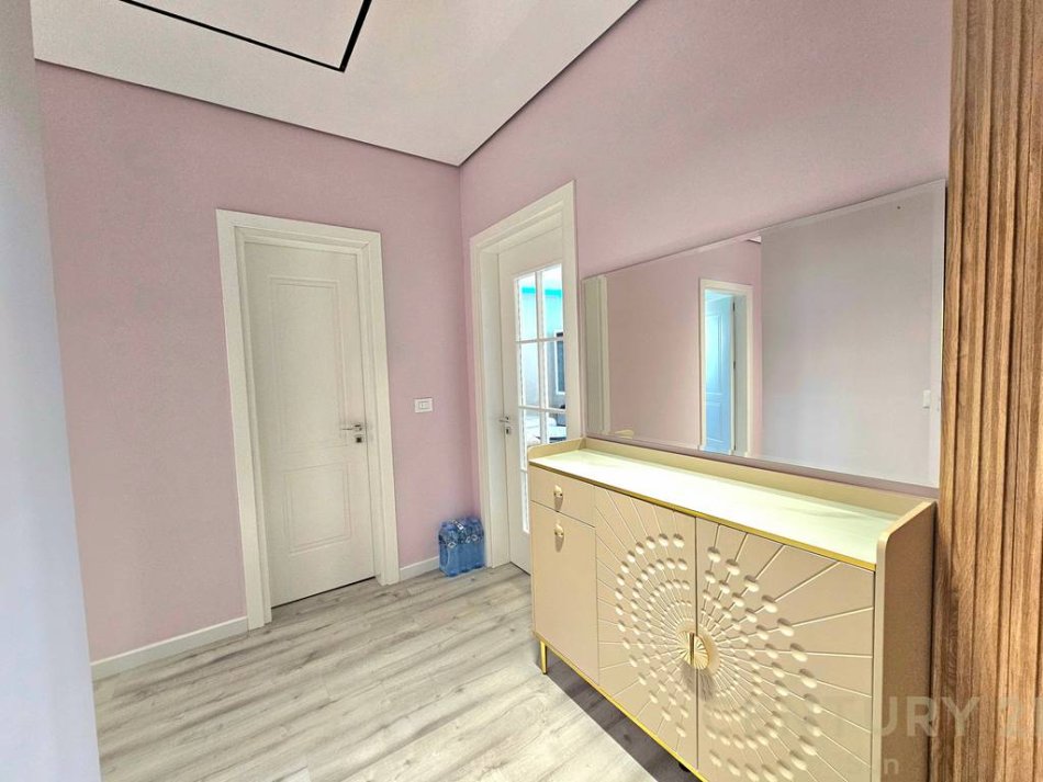 Tirane, jepet me qera apartament 2+1+post parkimi Kati 5, 105 m² 800 € (Kopshti Botanik)