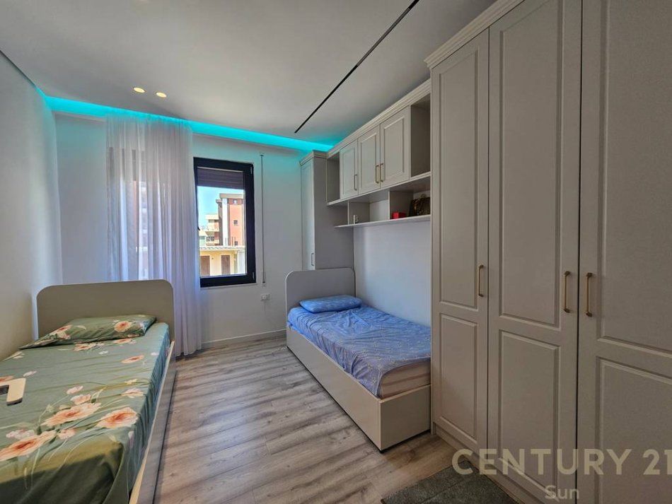 Tirane, jepet me qera apartament 2+1+post parkimi Kati 5, 105 m² 800 € (Kopshti Botanik)