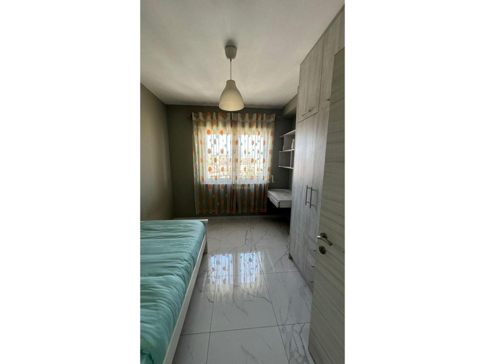 Tirane, jepet me qera apartament 2+1 Kati 7, 75 m² 550 € (Rr.Veli Dedi)