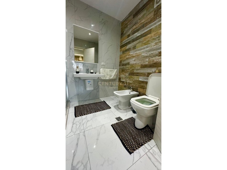 Tirane, jepet me qera apartament 2+1 Kati 7, 75 m² 550 € (Rr.Veli Dedi)