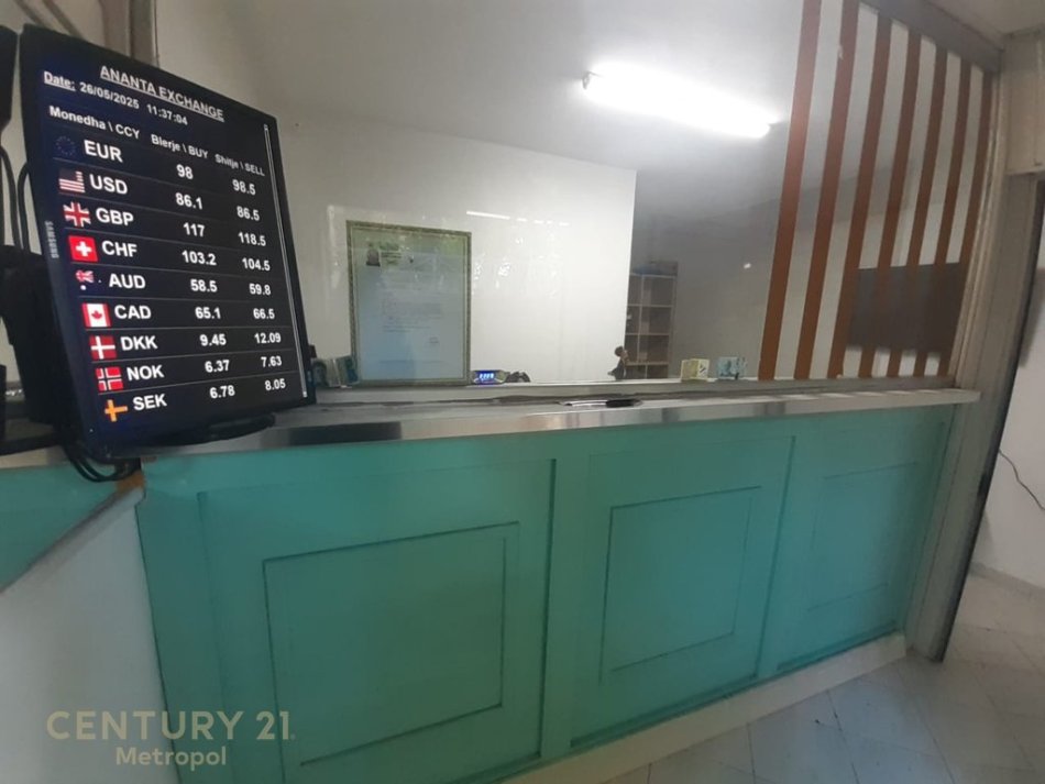 Tirane, jepet me qera ambjent biznesi Kati -1, 28 m² 500 € (Rruga Zhan D&#039;Ark)