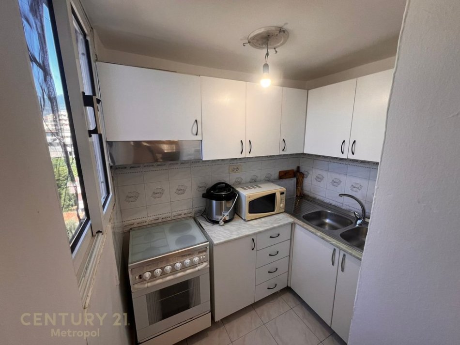 Tirane, jepet me qera apartament 1+1 Kati 6, 74 m² 500 € (Bulevardi I Zogu i Pare)