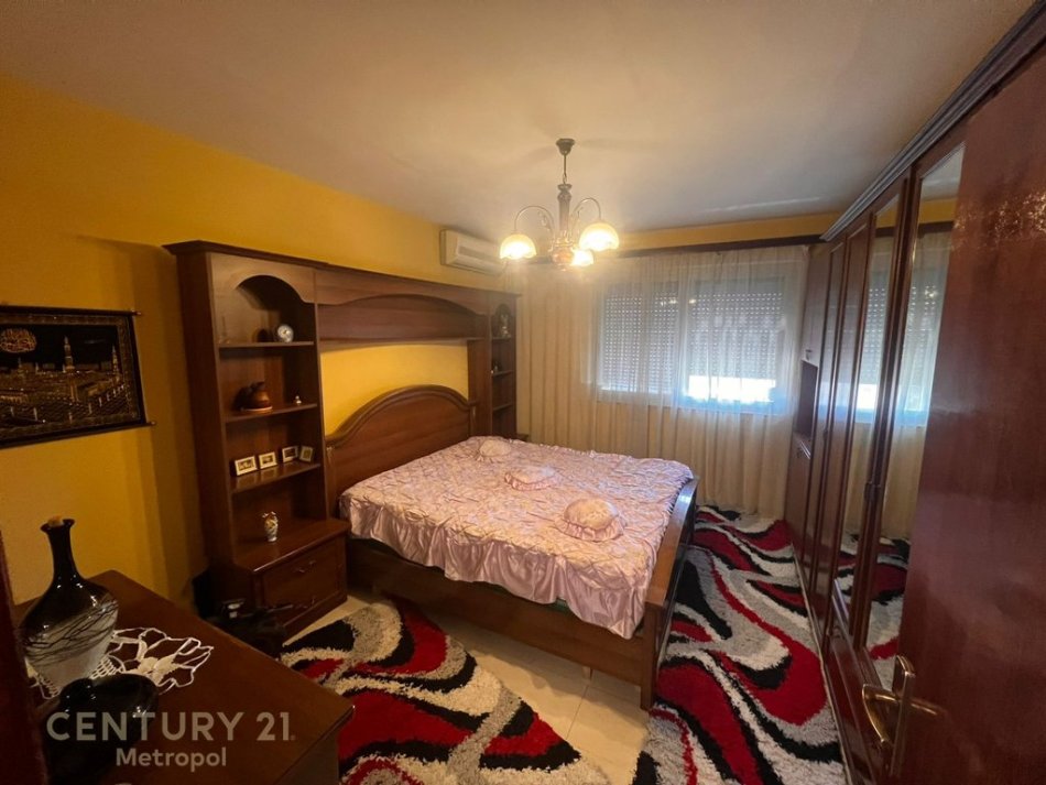 Tirane, jepet me qera apartament 1+1 Kati 6, 74 m² 500 € (Bulevardi I Zogu i Pare)