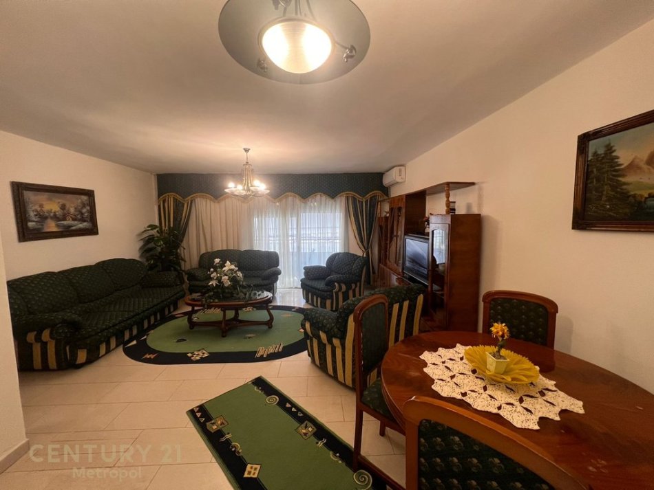 Tirane, jepet me qera apartament 1+1 Kati 6, 74 m² 500 € (Bulevardi I Zogu i Pare)