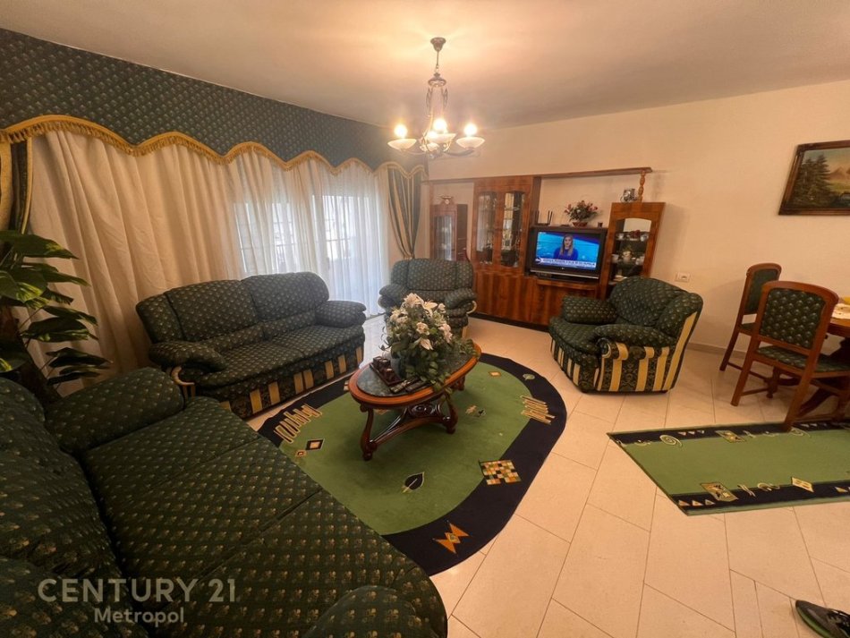 Tirane, jepet me qera apartament 1+1 Kati 6, 74 m² 500 € (Bulevardi I Zogu i Pare)