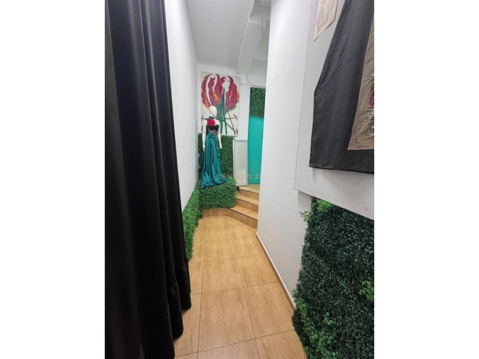 ambient biznesi në Myslym Shyr – buze rruge, me hyrje të dedikuar!! 300 m² 2.000 € (Myslym Shyri)