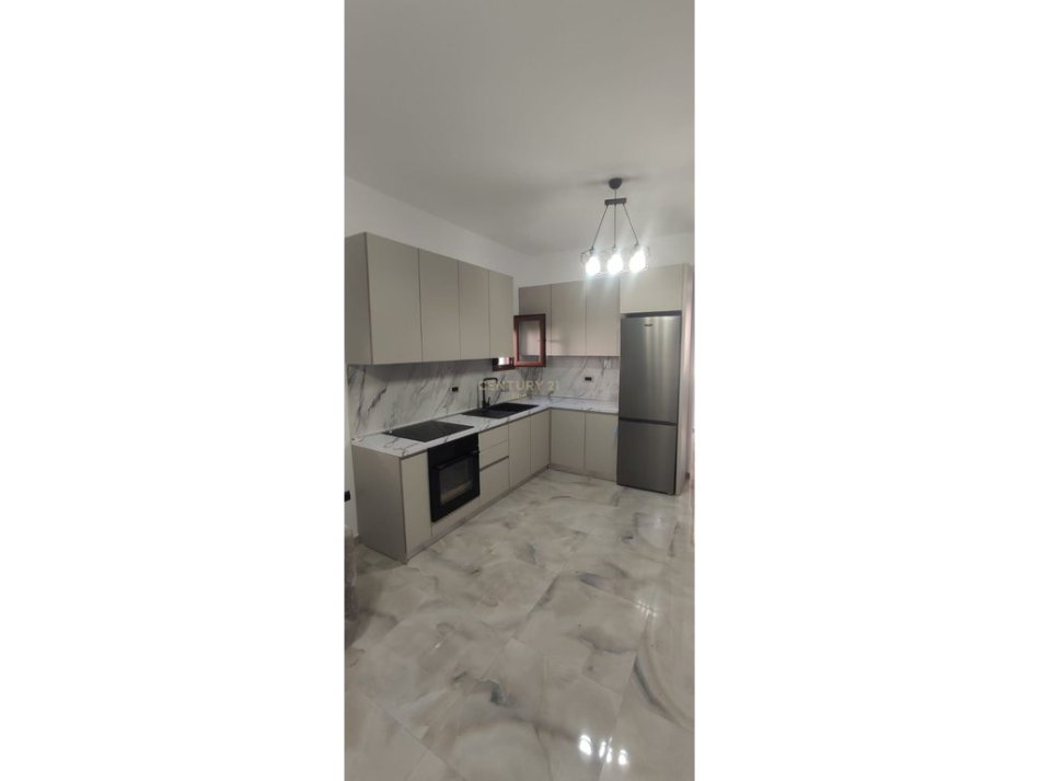 Durres, jepet me qera shtepi 2+1 Kati 1, 125 m² 350 € (Ish Kenet)