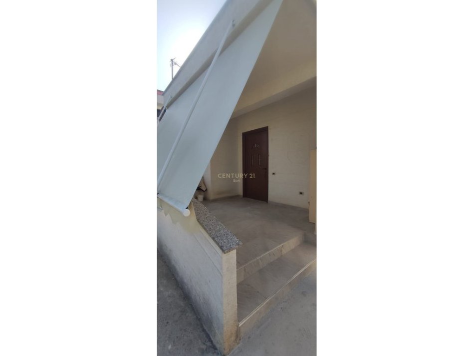 Durres, jepet me qera shtepi 2+1 Kati 1, 125 m² 350 € (Ish Kenet)