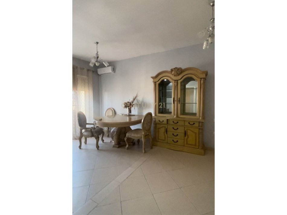 Durres Plazh, jepet me qera apartament 1+1 Kati 8, 65 m² 300 € (Plazh Iliria)