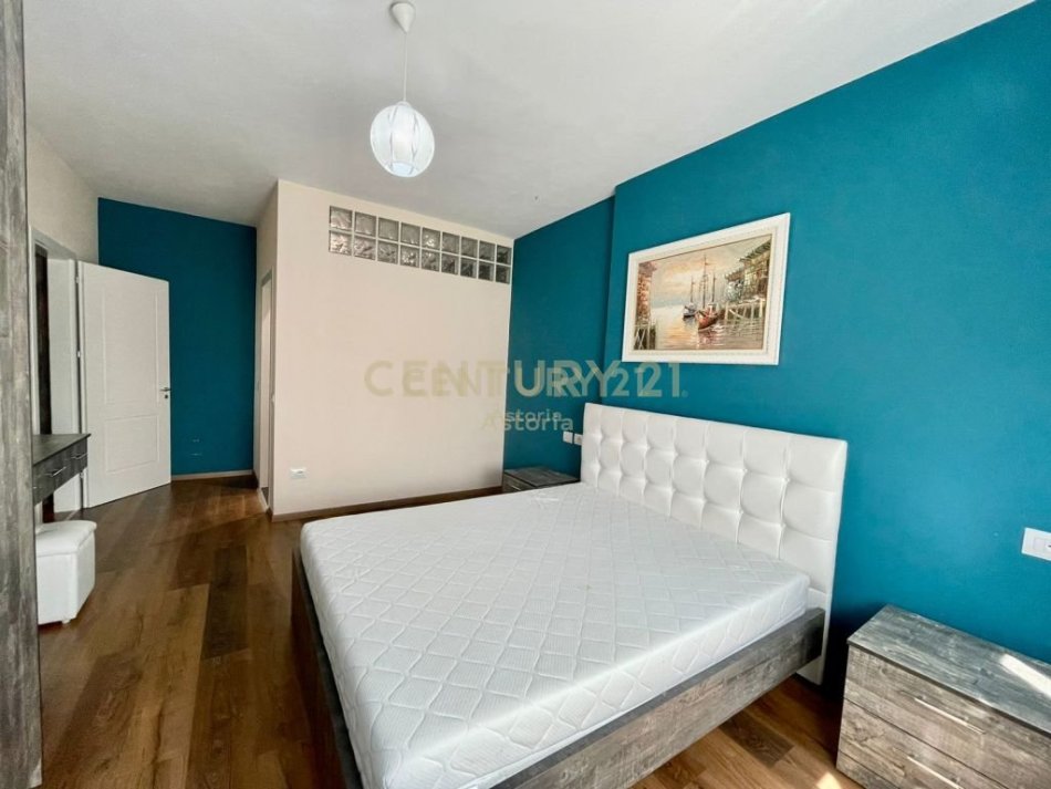Tirane, jepet me qera apartament 2+1+post parkimi  Kati 2, 800 m² 800 € (Kopshti Zoologjik)