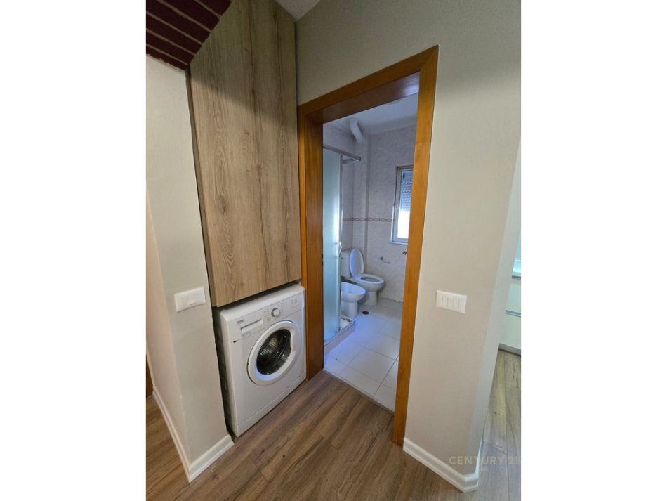 Tirane, jepet me qera apartament 1+1 Kati 3, 60 m² 500 € (ali demi)