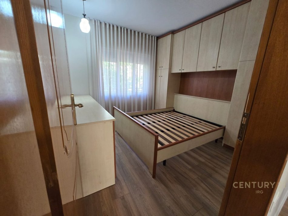 Tirane, jepet me qera apartament 1+1 Kati 3, 60 m² 500 € (ali demi)