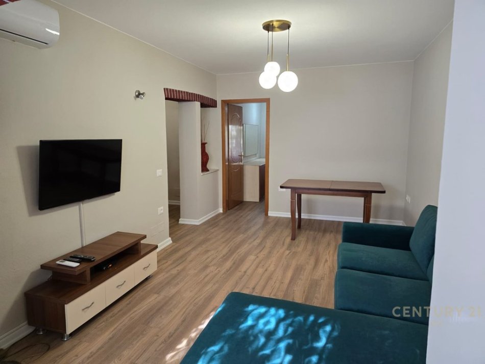 Tirane, jepet me qera apartament 1+1 Kati 3, 60 m² 500 € (ali demi)