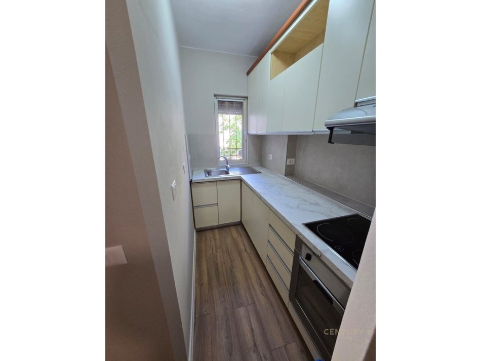 Tirane, jepet me qera apartament 1+1 Kati 3, 60 m² 500 € (ali demi)