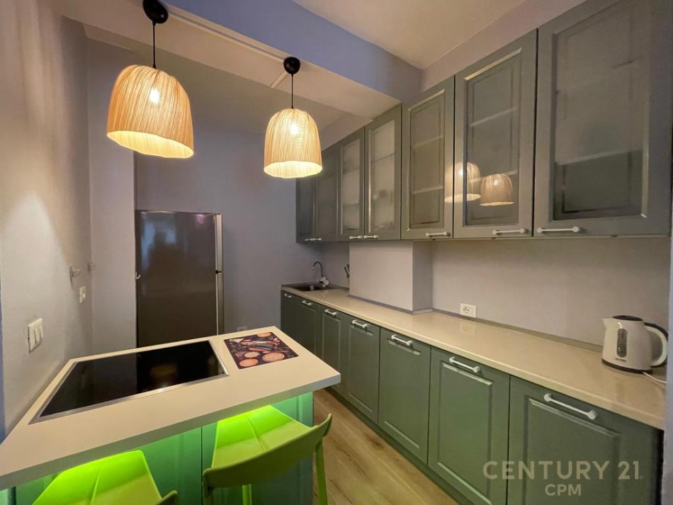 Tirane, jepet me qera apartament 2+1 Kati 4, 100 m² 700 € (Komuna e Parisit)